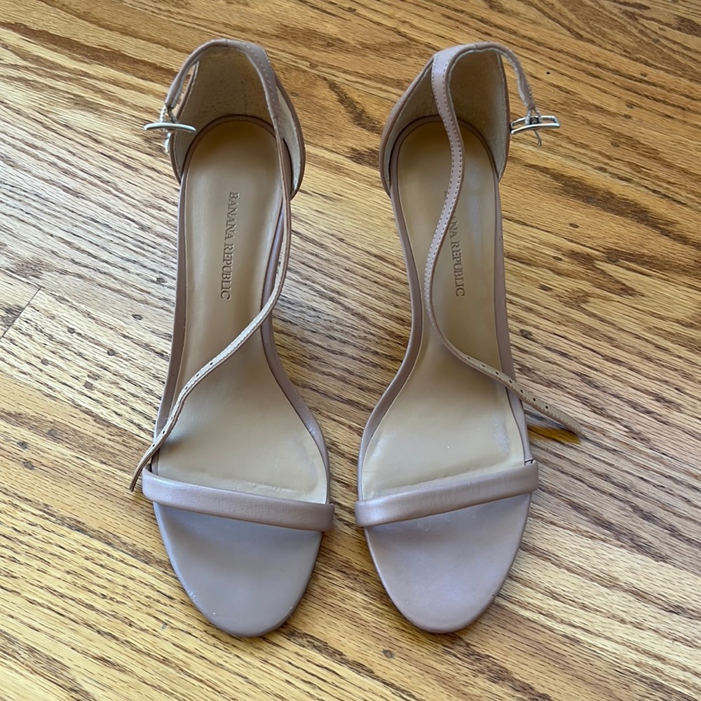 Banana Republic Nude Ankle Strap Leather Heels 6.5